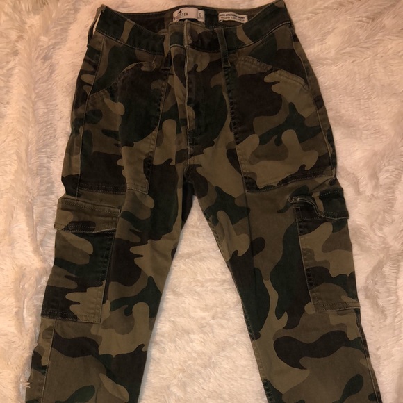 Hollister Pants - hollister camo cargo jeans